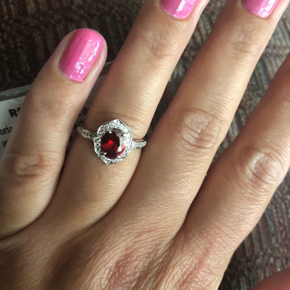 Size 6 ruby ring - Picture 2 of 2